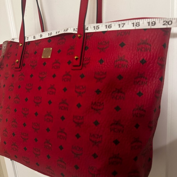 Authentic MCM Large Reversible Liz Shopper in Candy Red. Great Valentine Gift - Picture 8 of 13